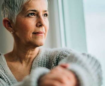 Soledad en personas mayores: cómo prevenirla y tratarla