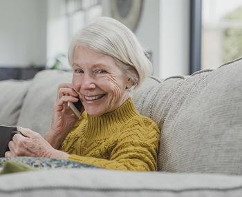 Beneficios de cuidar a las personas mayores en casa – Teleasistencia