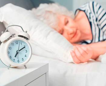 ¿Qué significa cuando una persona mayor tiene mucho sueño?