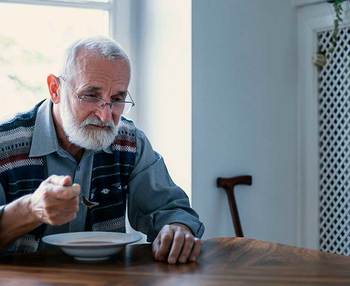 Falta de apetito en ancianos o hiporexia