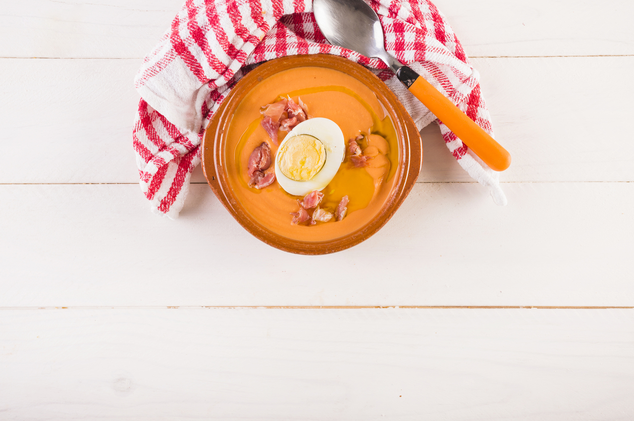 Un plato de salmorejo.