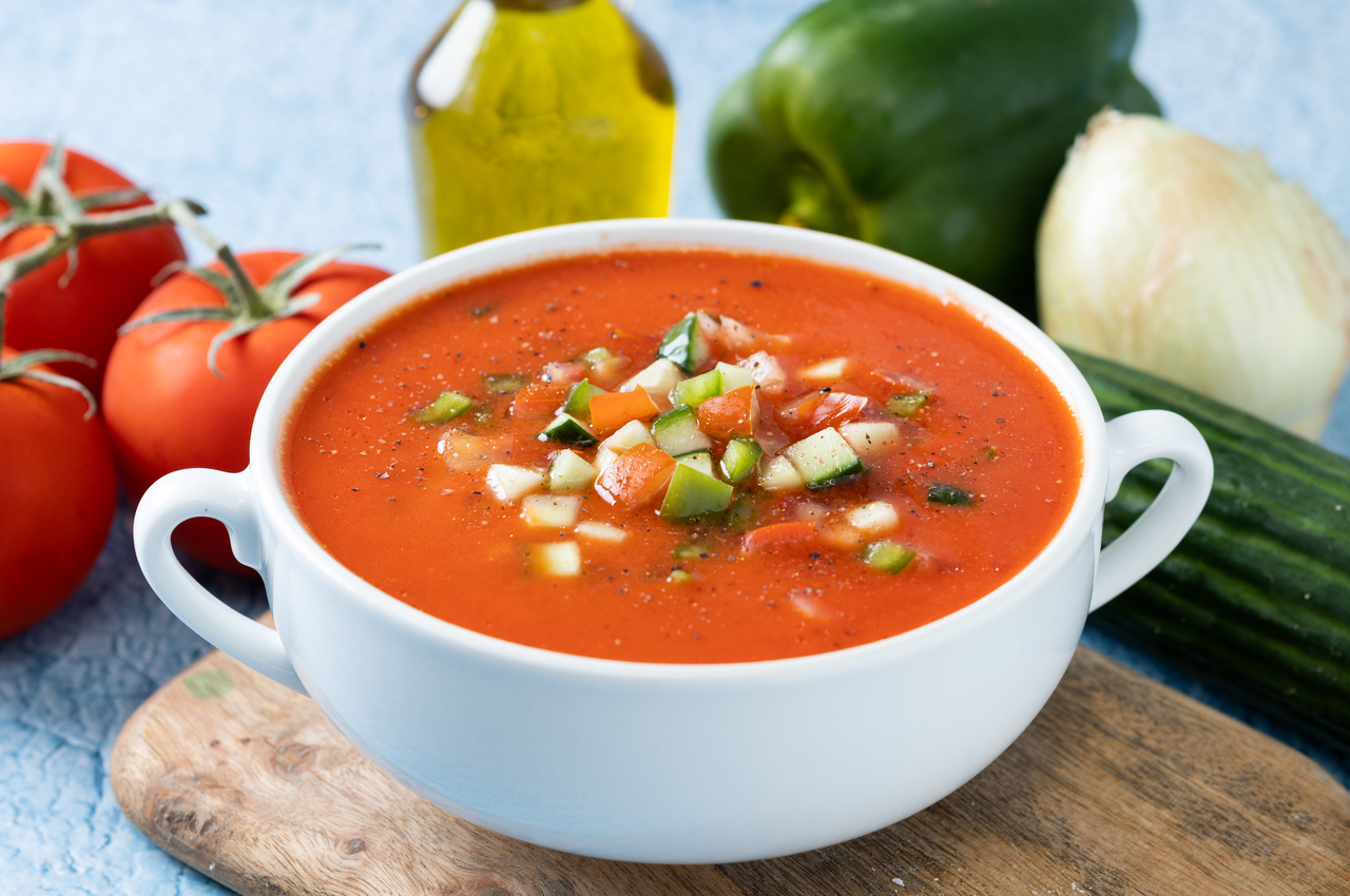 Un cuenco de gazpacho bien fresquito.